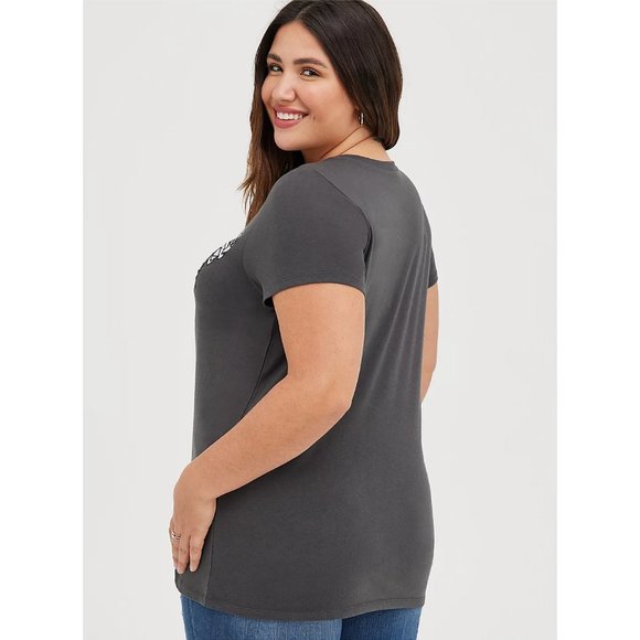 Torrid CLASSIC FIT CREW TEE - NIGHTMARE BEFORE CHRISTMAS VINTAGE BLACK S… - Picture 3 of 5